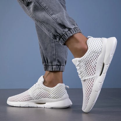 Nye hvite nettsko for menn pustende sommer lette fotturer komfortable uformelle sko svart slip-on drivende mannlige loafers