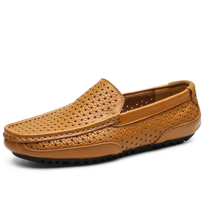 2023 Men d'été Chaussures décontractées marque de luxe de mocassins pour hommes en cuir authentiques mocassins creux en blindage respirant sur les chaussures de conduite