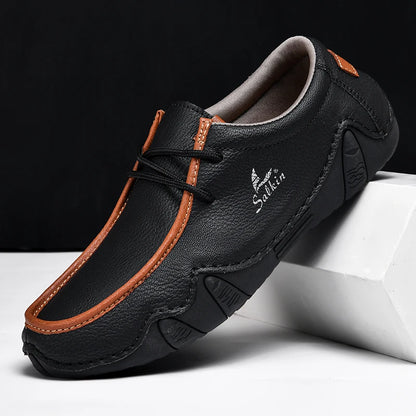 Nuove 2024 Scarpe da uomo casual in pelle fatte a mano in pelle Sneaker man per le scarpe da top bassa traspirabili con le scarpe piazzate con una taglia più dimensioni
