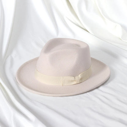 2022 Nya mode män fedoras hatt kvinnors jazzhatt med fluga elegant vår svart ullblandning mössa utomhus fellans hatt