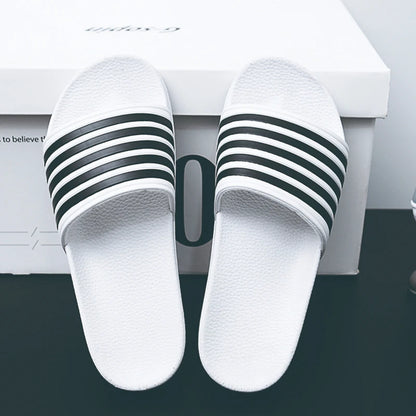 2025 Mens Slippers Mulheres deslizam casais de verão Sapato de praia Pontas macias Mulas de deslizamento Men Slippers Colo Casual Tamanho Big Size 37-48