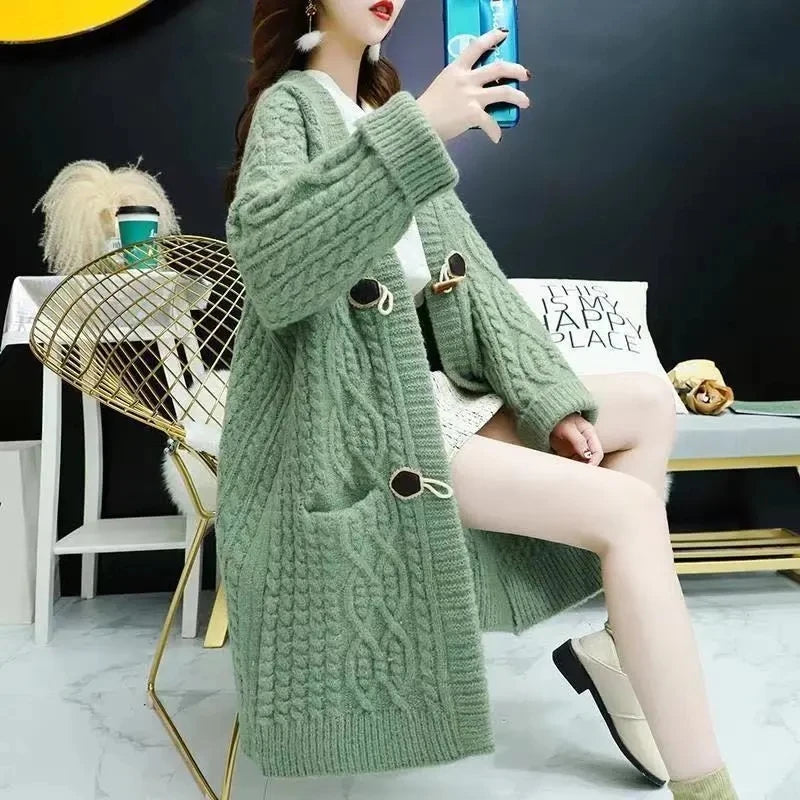 Sweater des femmes cardigan en tricot 2025 Version moyenne de longueur d'automne d'hiver chéâter le manteau Tempérament polyvalent des dames polyvalentes