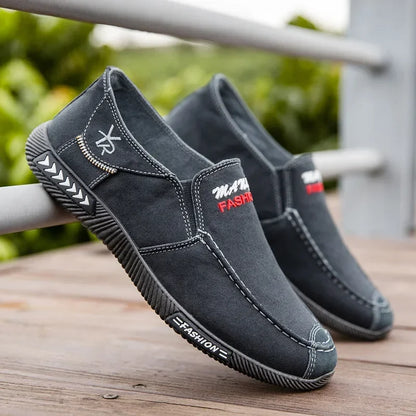 Denim Pánské plátno boty Sklouzněte na tenisky Muž na léto 2025 Nové venkovní řízení mokasinu trendy vintage mochéra boty pro muže