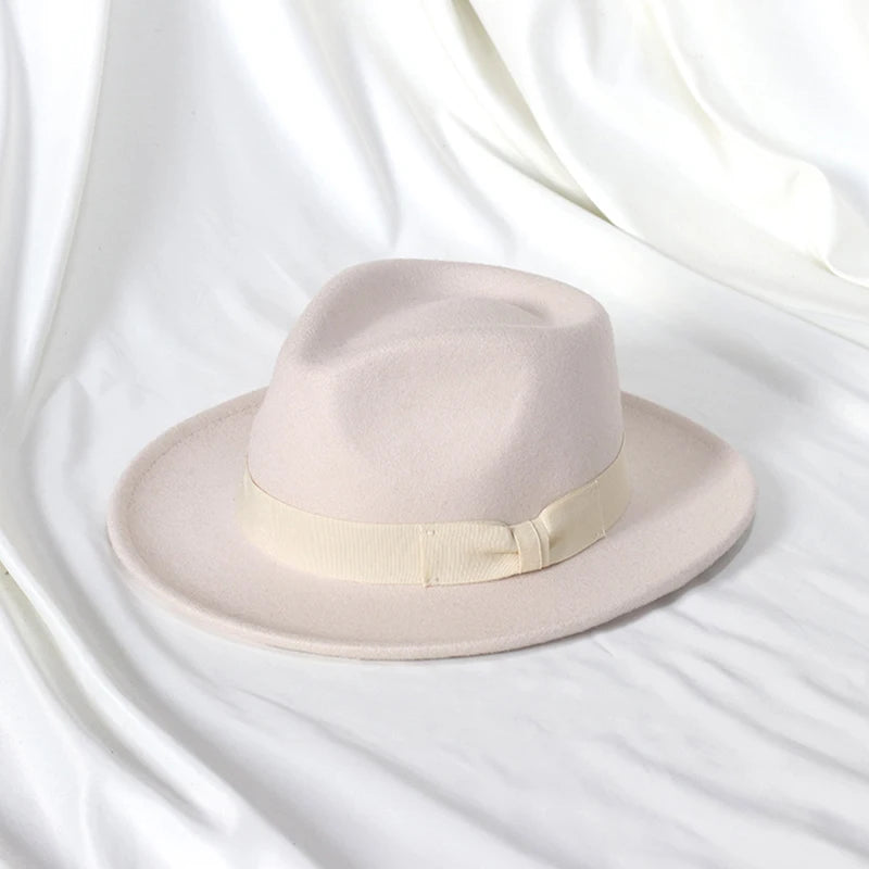 2022 Nya mode män fedoras hatt kvinnors jazzhatt med fluga elegant vår svart ullblandning mössa utomhus fellans hatt
