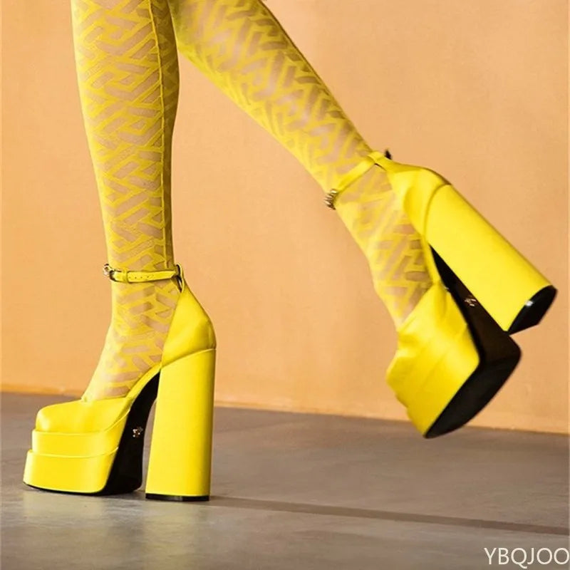 Nuevas bombas de moda Bombas retro Mary Janes Sandalias Sandalias de la plataforma de primavera Partido Boda Basúa Mujer Big tamaño