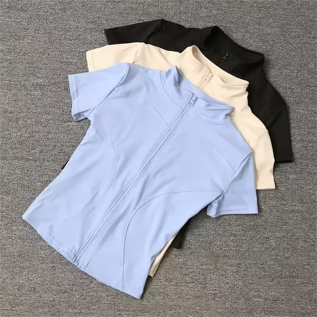 Kvinnor Summer Slim Yoga Tops Stand Collar Full dragkedja Korta ärmar Skjortor Solid träningskläder Gym Lunning Coats Lady Casual