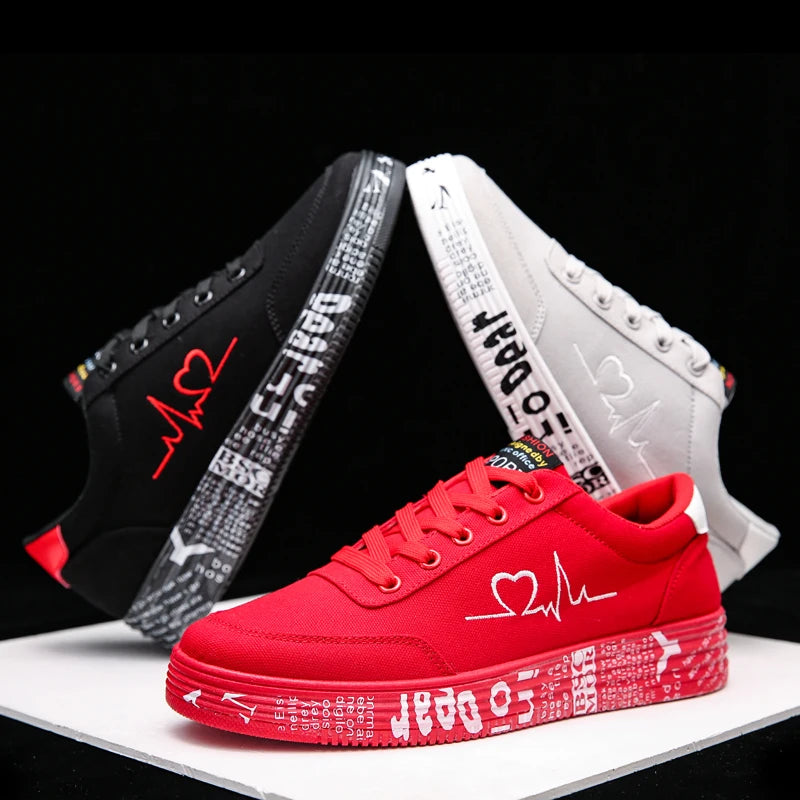 2023 mode kvinnor vulkaniserade skor sneakers damer snörning casual skor andas duk röd vit älskare skor graffiti platt