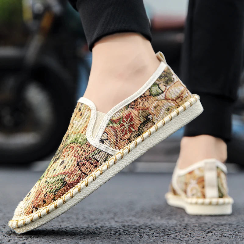 2025 Hot Men Loafers Fashion Embroidered Flat Shoes Moccasin Men Summer Casual Slip On Shoes Men Comfort Canvas Footwear Male