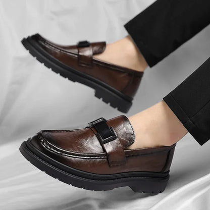 Vårhøst slip-on loafers for menn mote myk soled forretningsmenn kles sko britisk solidfarge designer skinn sko hann