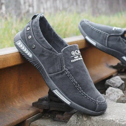 Denim Pánské plátno boty Sklouzněte na tenisky Muž na léto 2025 Nové venkovní řízení mokasinu trendy vintage mochéra boty pro muže