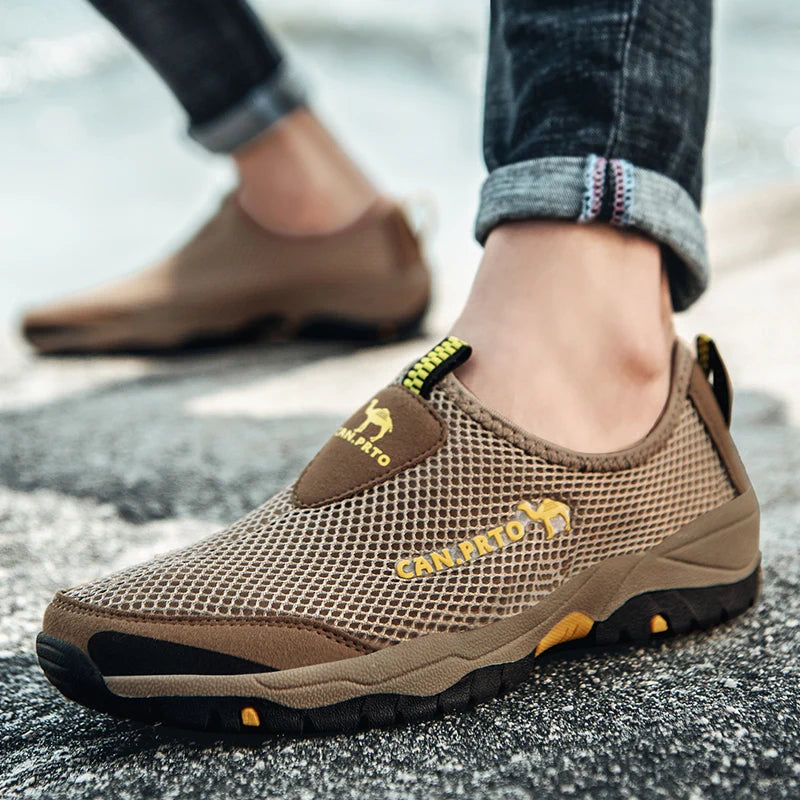 Muoti kesäkengät miehet rento kengät verkko ulkona hengittävä liukuvat asunnot miehet lenkkarit mukavat veden leipomot zapatillas