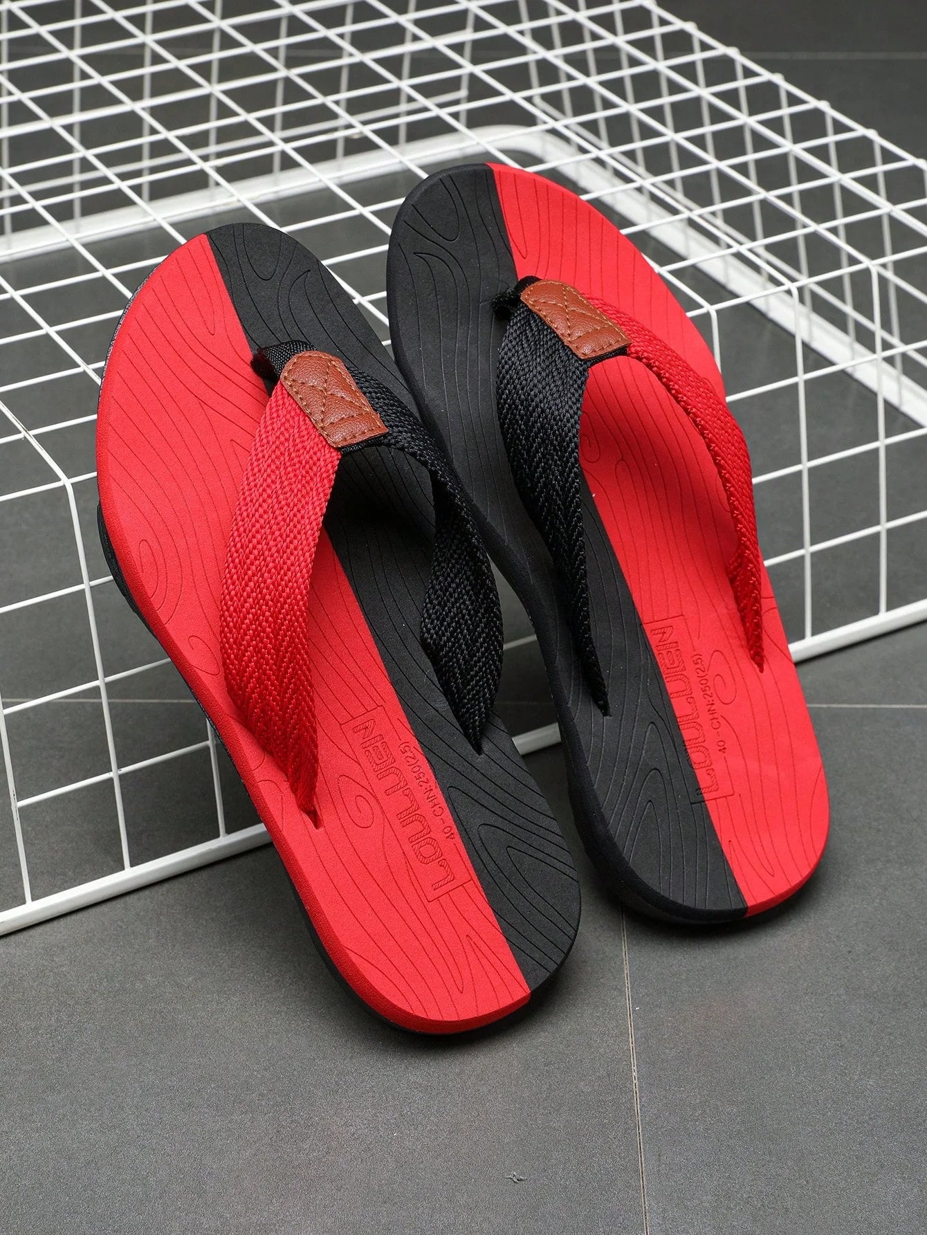 New men's sandals for indoor and outdoor comfort, versatile, non slip, casual wear, men's flip flops, men's beach shoes, sandals
