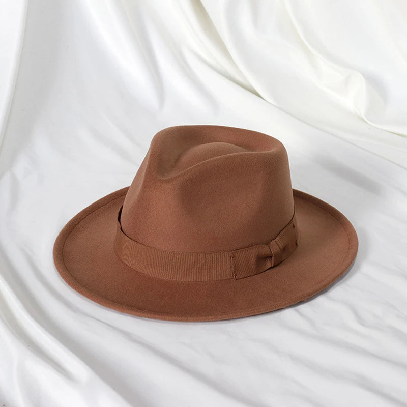2022 Nya mode män fedoras hatt kvinnors jazzhatt med fluga elegant vår svart ullblandning mössa utomhus fellans hatt