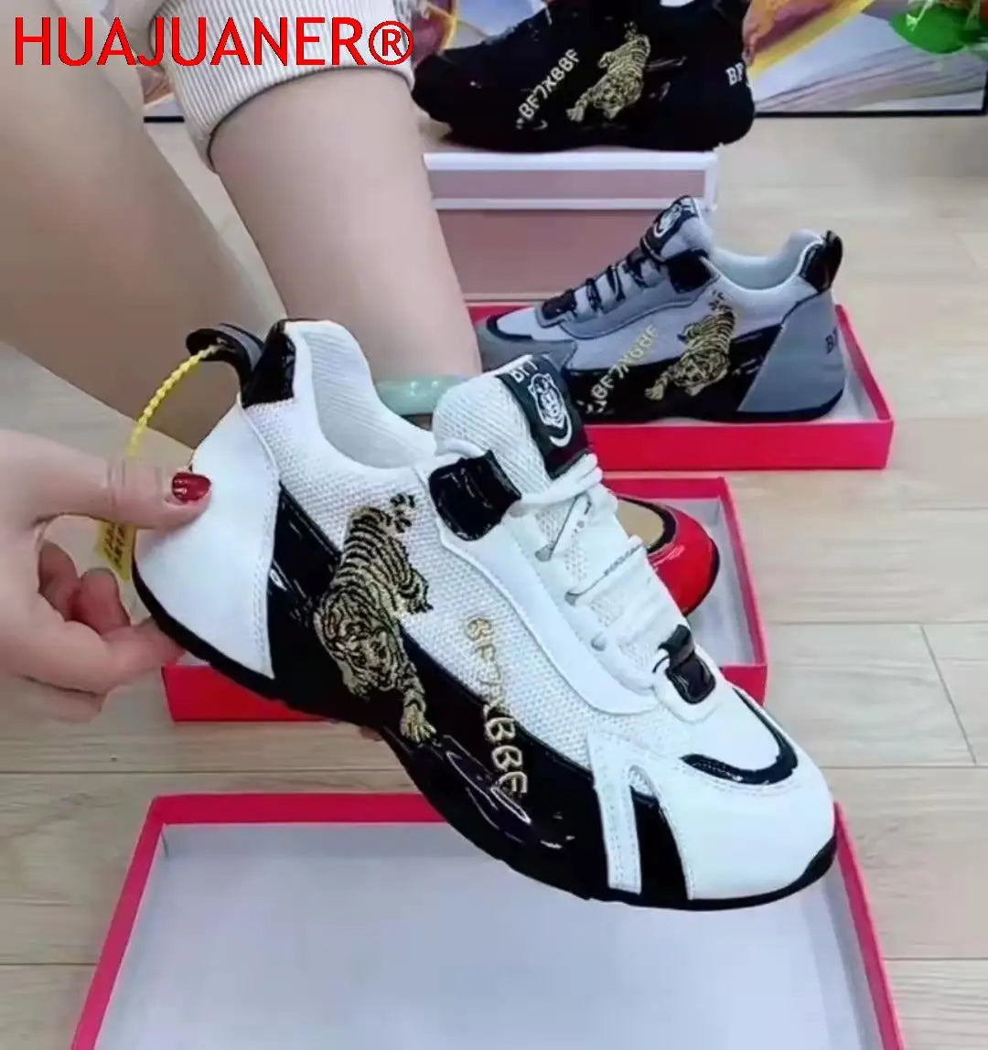 Nieuwe mannen dames sport gunstige tijger borduurwerk ademend low-top rode kleur bijpassende veter sneakers kleine witte schoenen