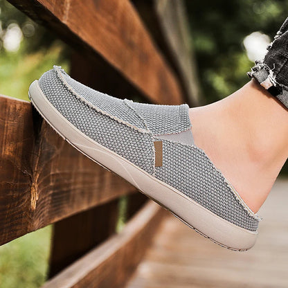 Ny ankomst vår sommer komfortable uformelle sko Lightweigh Mens Canvas Shoes for Men Slip-On Brand Fashion Flat Loafers Shoes