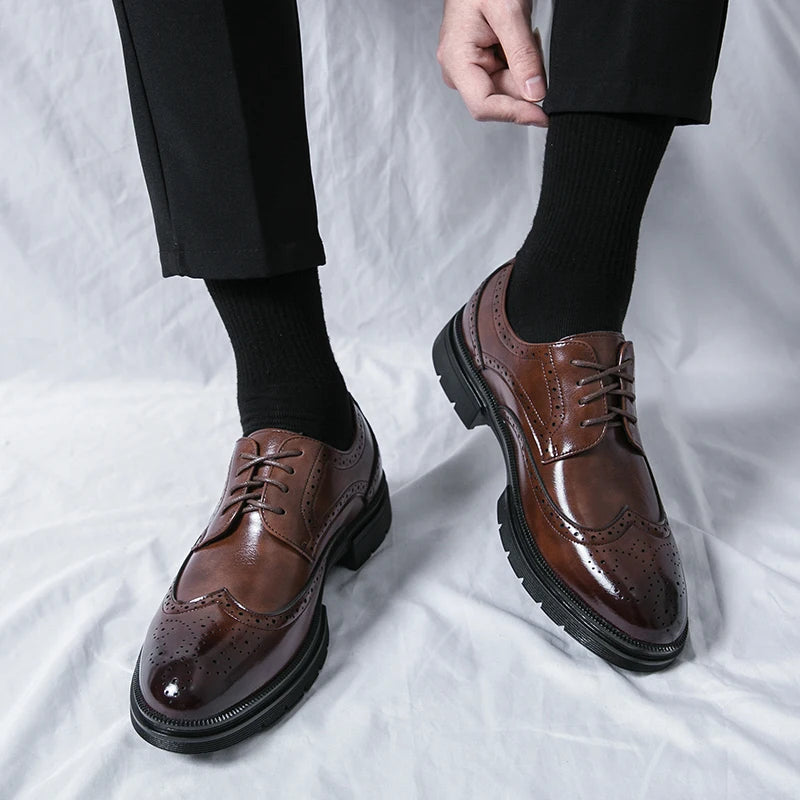 Alta qualidade masculina Sapatos Oxford Sapatos de Moda Bottom Moda Business Designer masculino Sapatos de couro casual brilhante