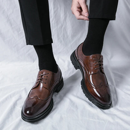 Alta qualidade masculina Sapatos Oxford Sapatos de Moda Bottom Moda Business Designer masculino Sapatos de couro casual brilhante