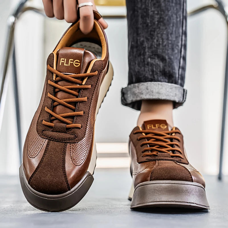 Ny håndlaget skinn herresko Mesh Breathable Fashion Non Slip Outdoor Daily Pendling Preppy Casual Festival Gaver Sneakers