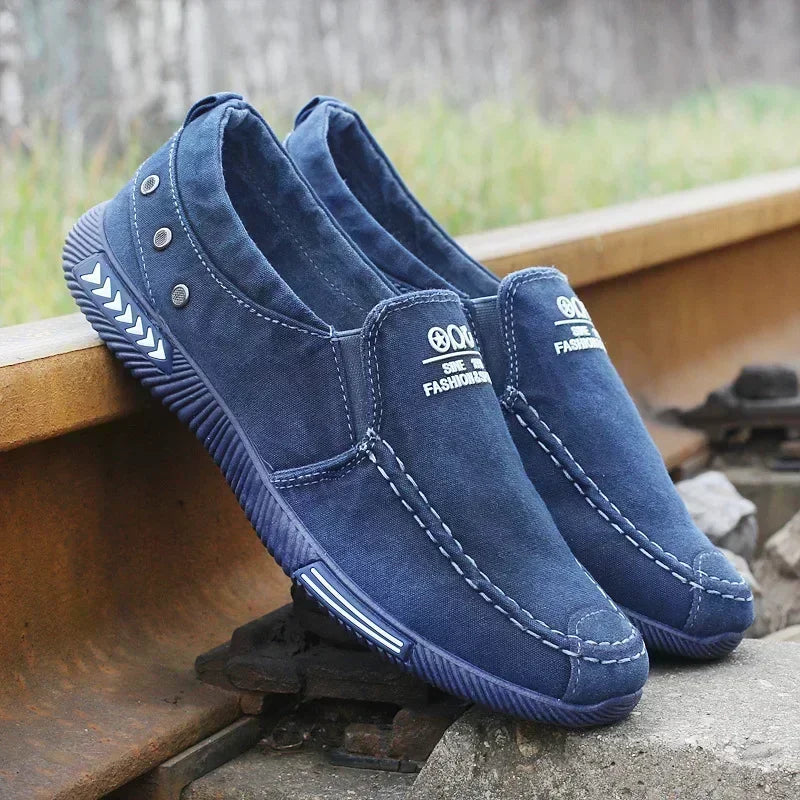 Denim Pánské plátno boty Sklouzněte na tenisky Muž na léto 2025 Nové venkovní řízení mokasinu trendy vintage mochéra boty pro muže