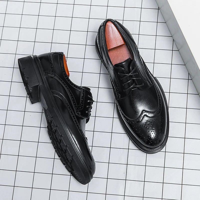 Alta qualidade masculina Sapatos Oxford Sapatos de Moda Bottom Moda Business Designer masculino Sapatos de couro casual brilhante