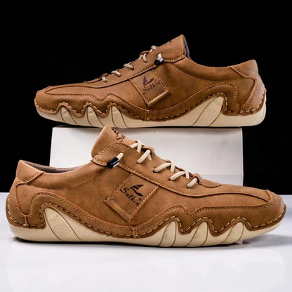 Nouveau 2024 Fashion Handmade Cuir Casual Men Chaussures Design d'automne baskets MAN MANS HAUPPLABLES CHAUSSURES D'HAUTS SOWS