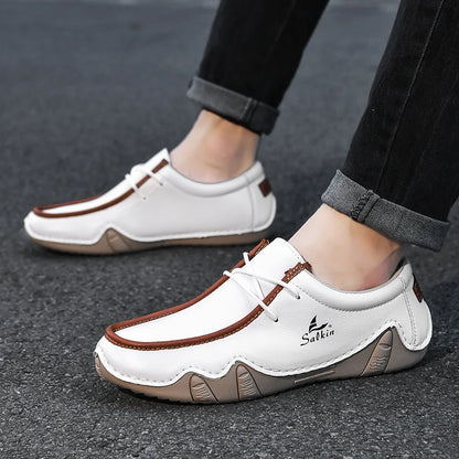 Nuove 2024 Scarpe da uomo casual in pelle fatte a mano in pelle Sneaker man per le scarpe da top bassa traspirabili con le scarpe piazzate con una taglia più dimensioni