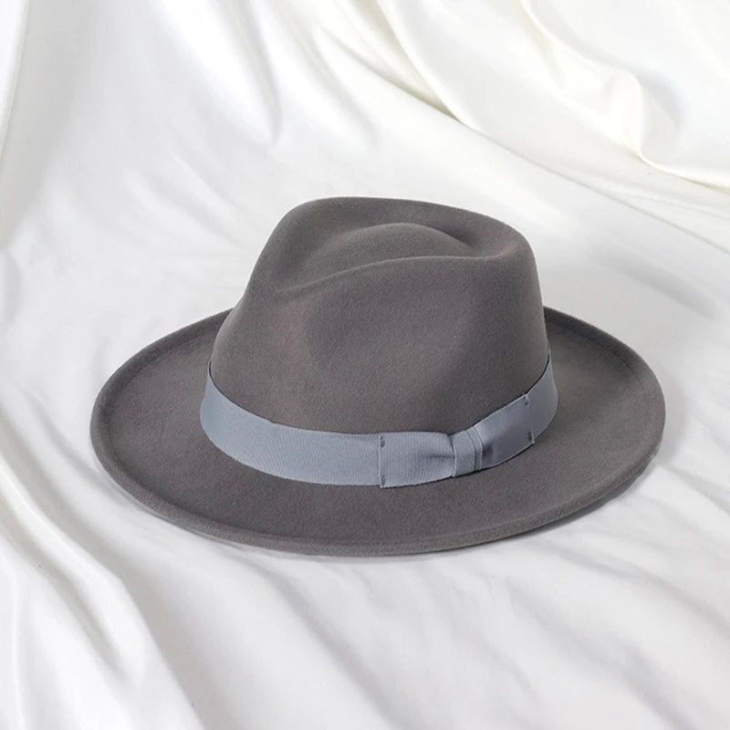 2022 Nya mode män fedoras hatt kvinnors jazzhatt med fluga elegant vår svart ullblandning mössa utomhus fellans hatt