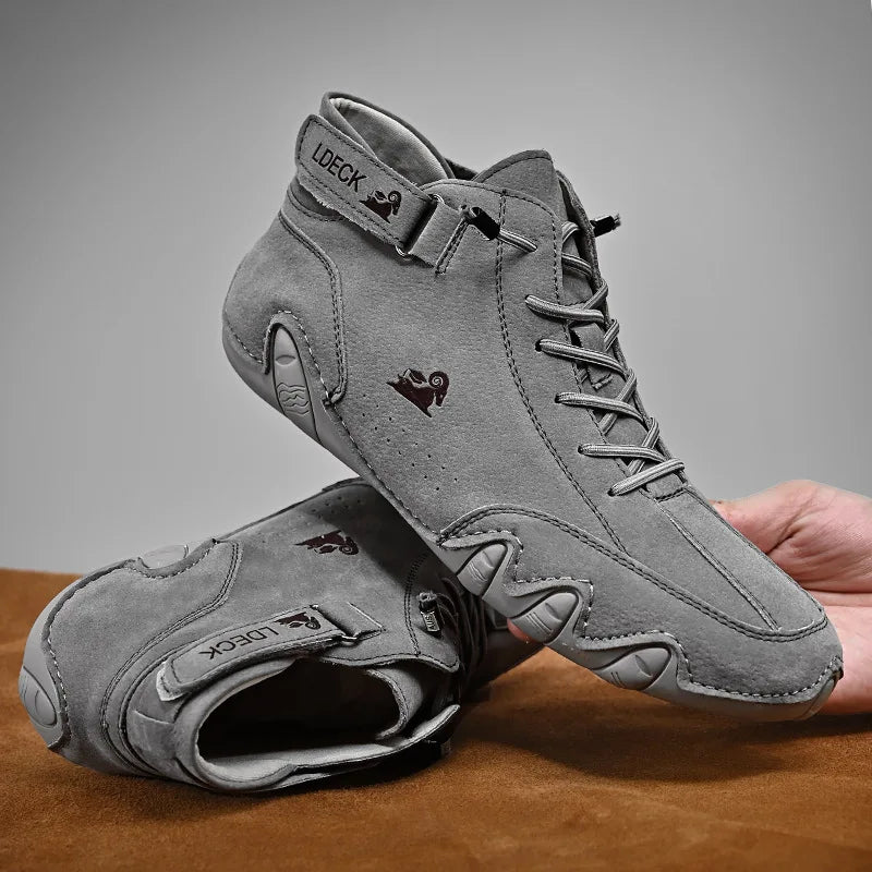 Men Sneakers casuais 2023 Novo em botas de tornozelo Lace up Sapatos de machos moda mocas de alta qualidade homens de luxo calçados mocasines