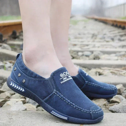 Denim Pánské plátno boty Sklouzněte na tenisky Muž na léto 2025 Nové venkovní řízení mokasinu trendy vintage mochéra boty pro muže