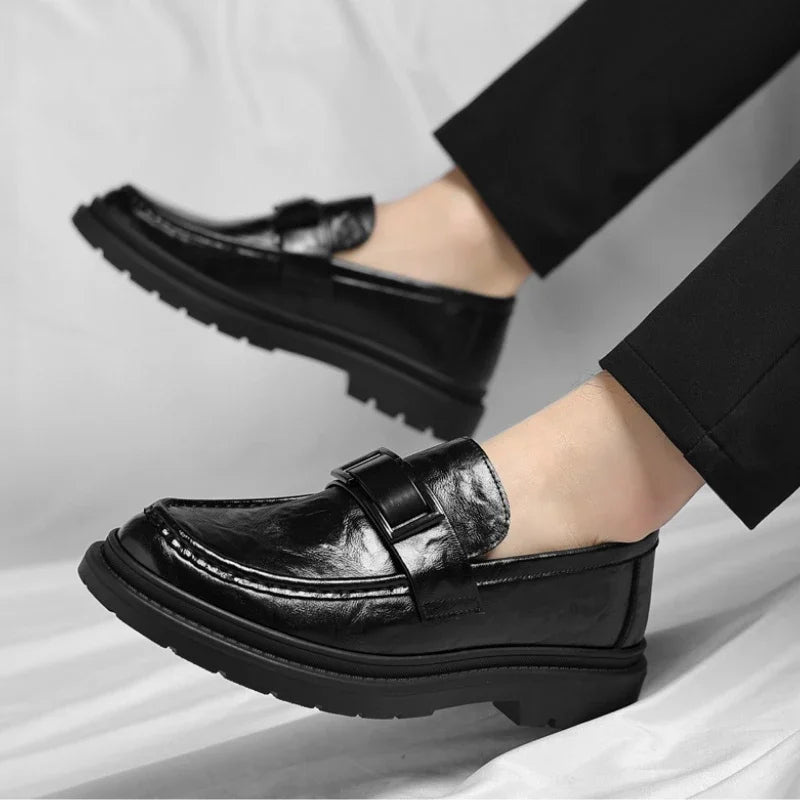 Vårhøst slip-on loafers for menn mote myk soled forretningsmenn kles sko britisk solidfarge designer skinn sko hann