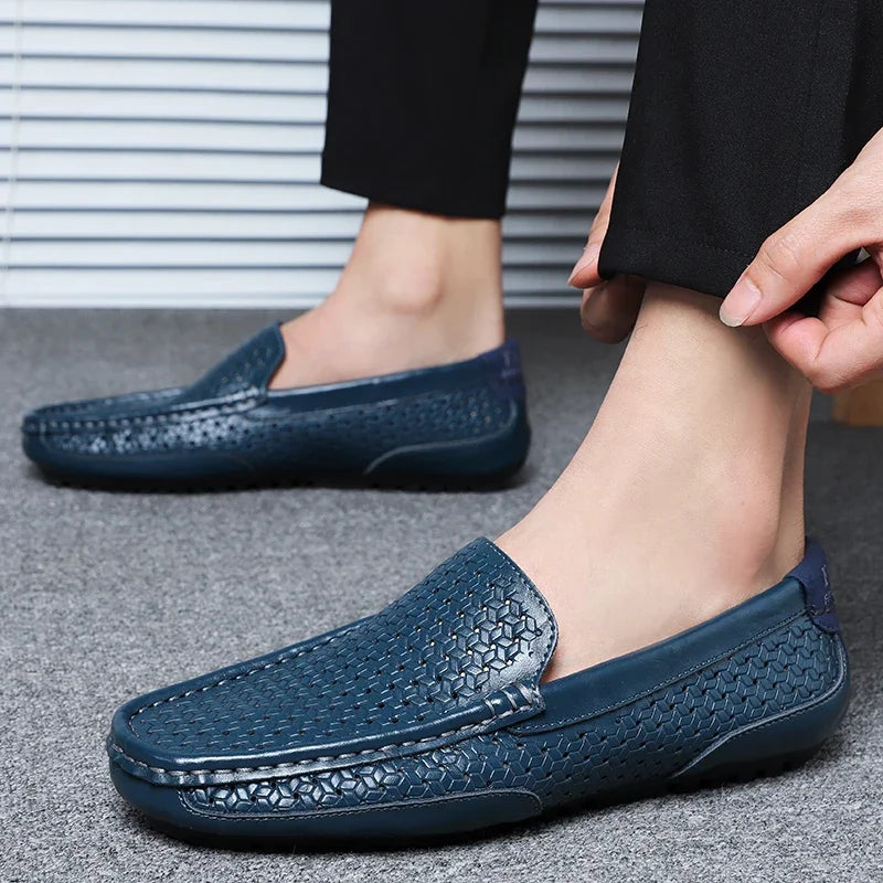 2023 Men d'été Chaussures décontractées marque de luxe de mocassins pour hommes en cuir authentiques mocassins creux en blindage respirant sur les chaussures de conduite