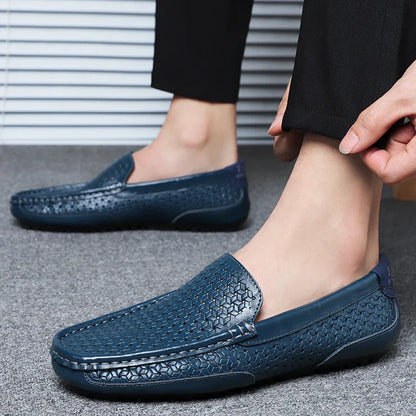2023 Men d'été Chaussures décontractées marque de luxe de mocassins pour hommes en cuir authentiques mocassins creux en blindage respirant sur les chaussures de conduite