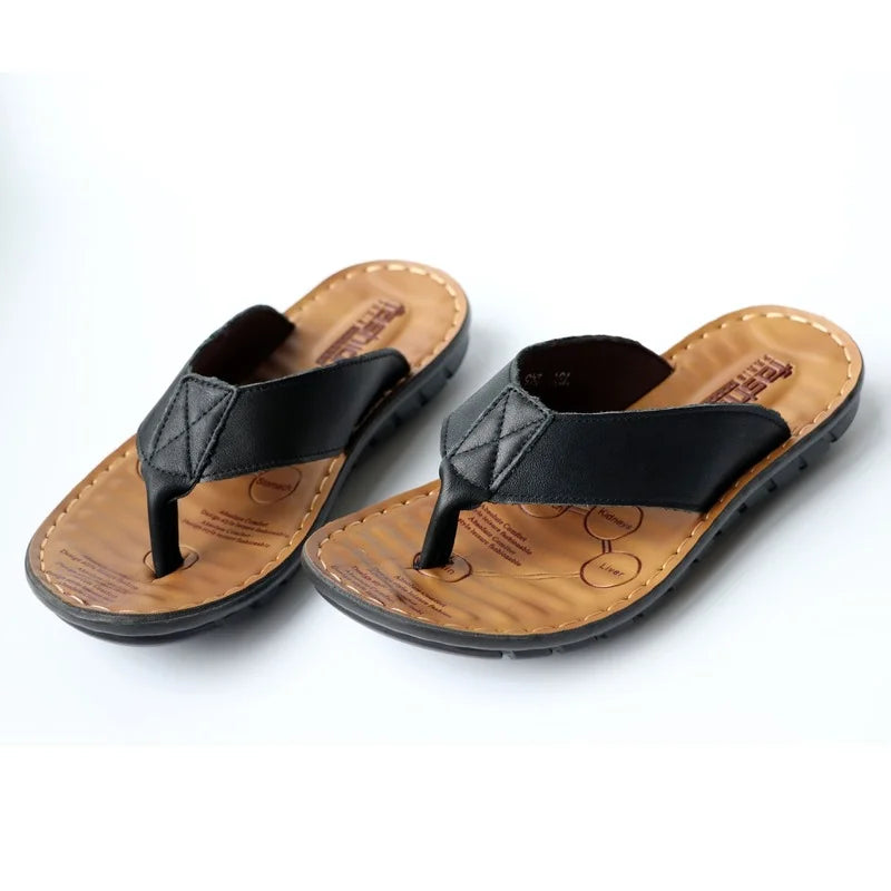 2023 Chaussures en cuir tongs masculins Chaussures Chaussures extérieures Place décontractée Plabeurs plates tendance plate à glisser