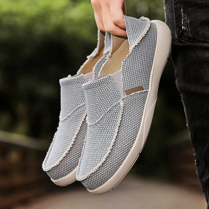 Ny ankomst vår sommer komfortable uformelle sko Lightweigh Mens Canvas Shoes for Men Slip-On Brand Fashion Flat Loafers Shoes