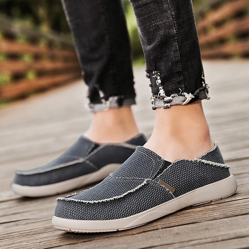 Ny ankomst vår sommer komfortable uformelle sko Lightweigh Mens Canvas Shoes for Men Slip-On Brand Fashion Flat Loafers Shoes