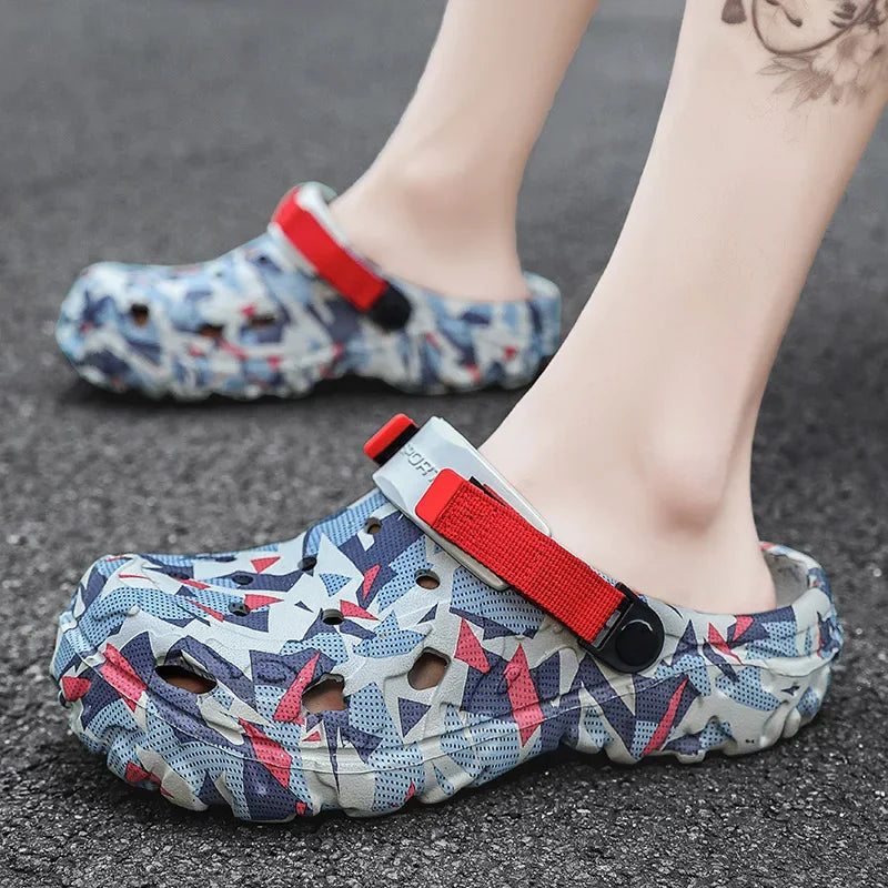 NYE MENNESKLOGER Tøfler Sandal Menn Hagesko Flat kamuflasje Sandaler Mannlige joggesko utendørs flip flops Hjem